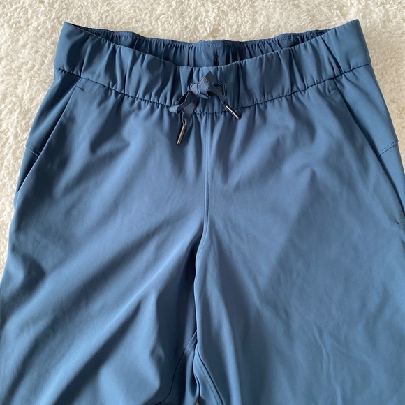 ❤️ Lululemon On the Fly Jogger Size 4 Blue NWOT - Picture 5 of 11